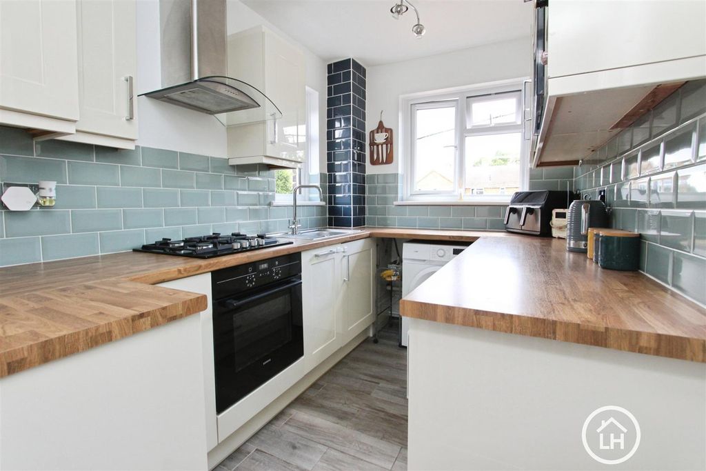 Property photo 3 of 15 Kitchen