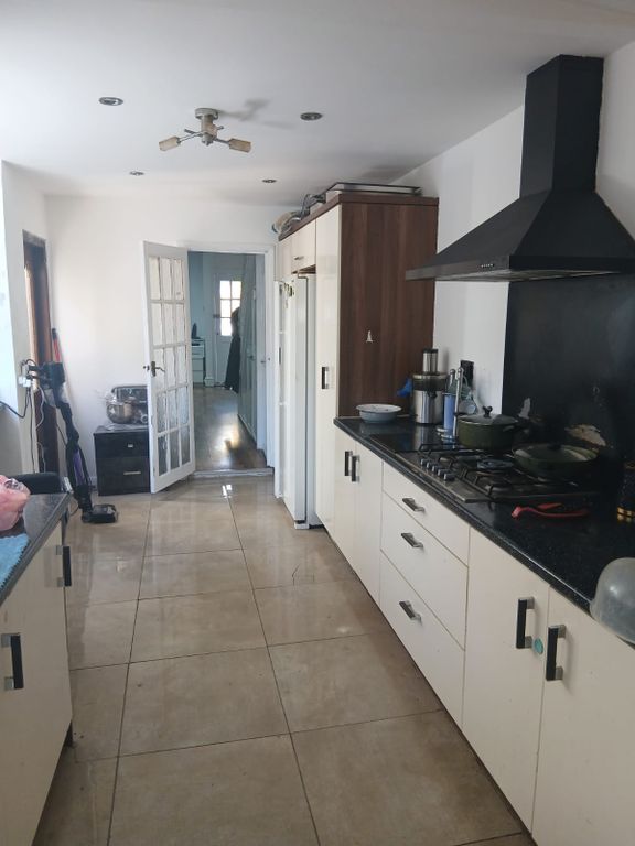 Property photo 1 of 25 Kitchen