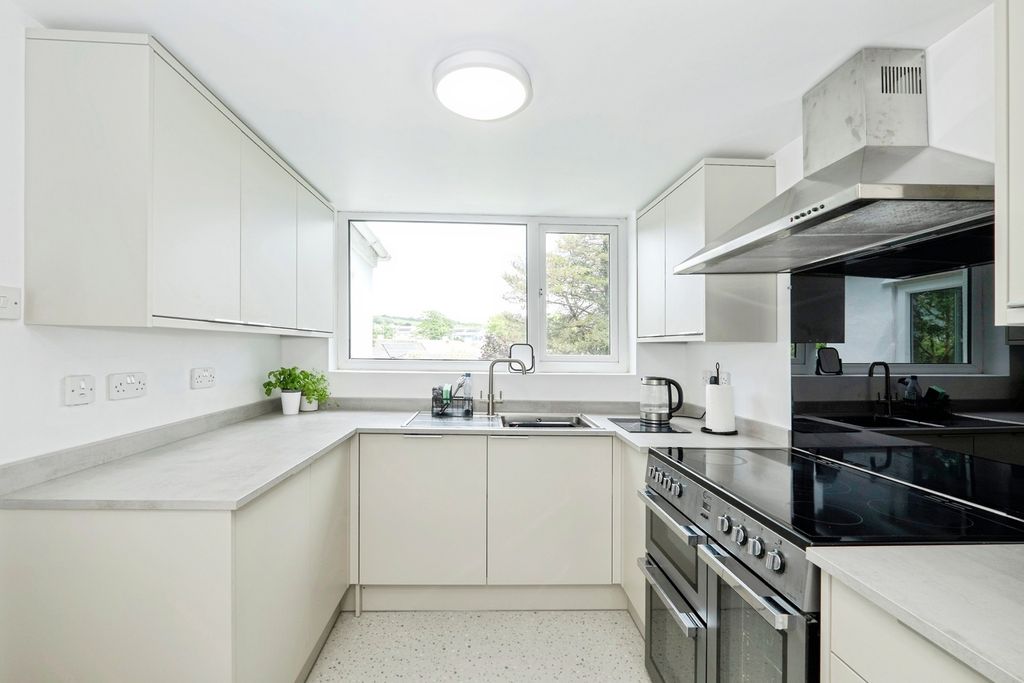 Property photo 3 of 22 Kitchen