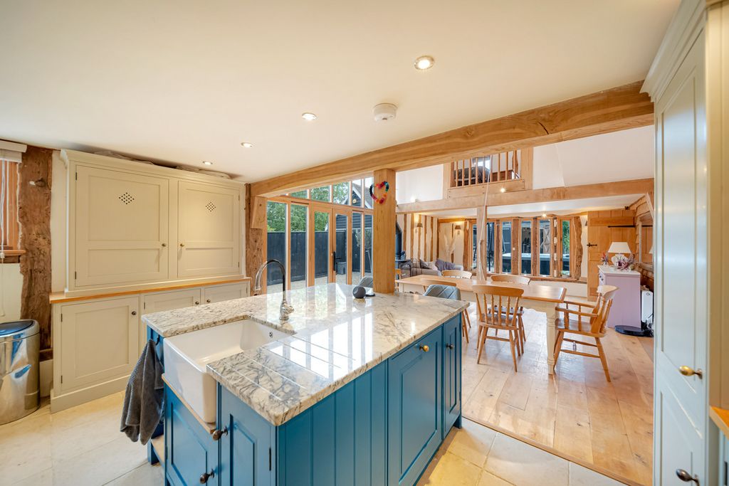 Property photo 2 of 29