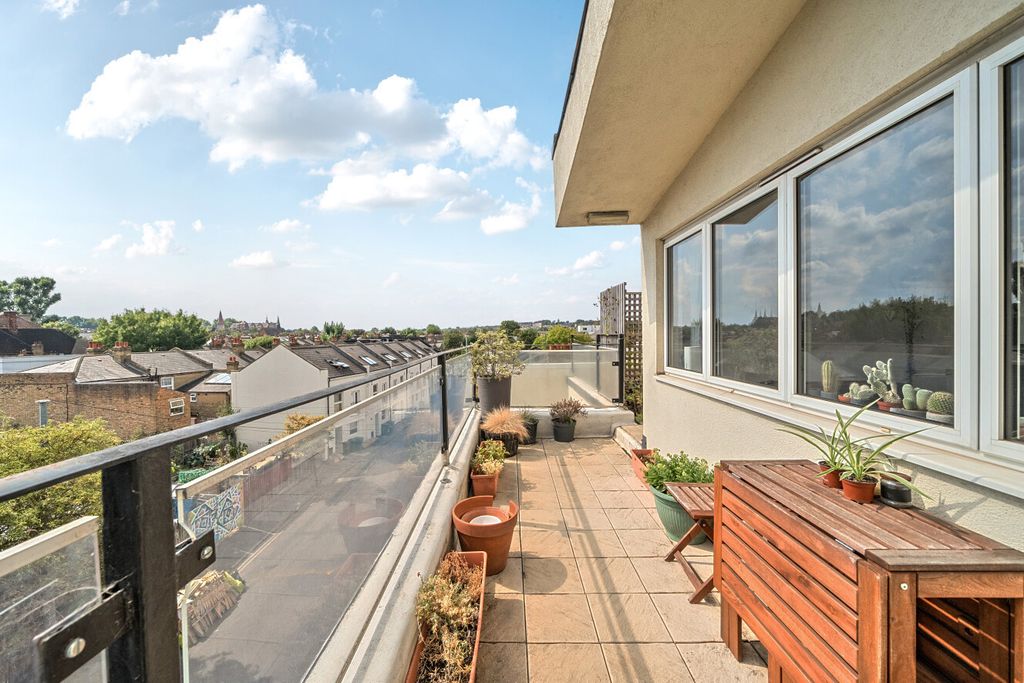 Property photo 2 of 18 1510609-11-6A8Ede...