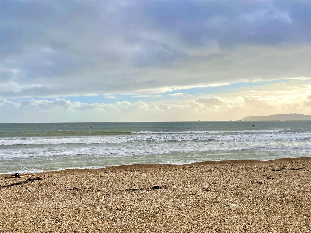 Property photo 3 of 7 Weymouth Beach