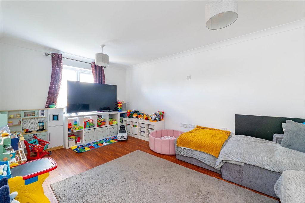 Property photo 2 of 28 Lounge