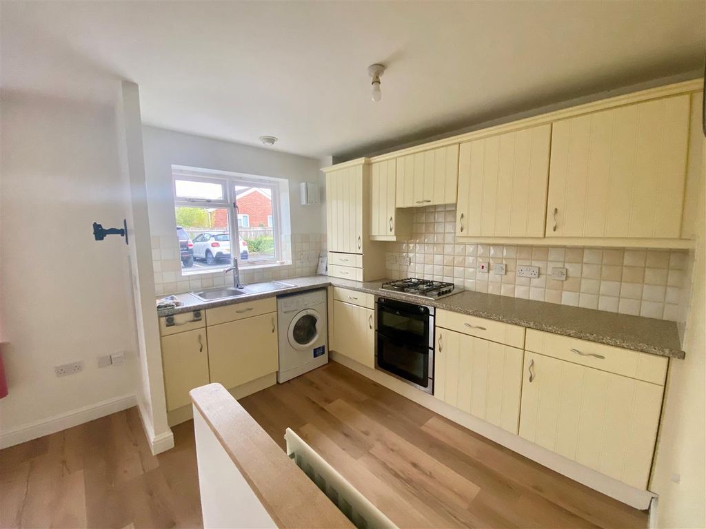 Property photo 3 of 9 Kitchen.Jpg