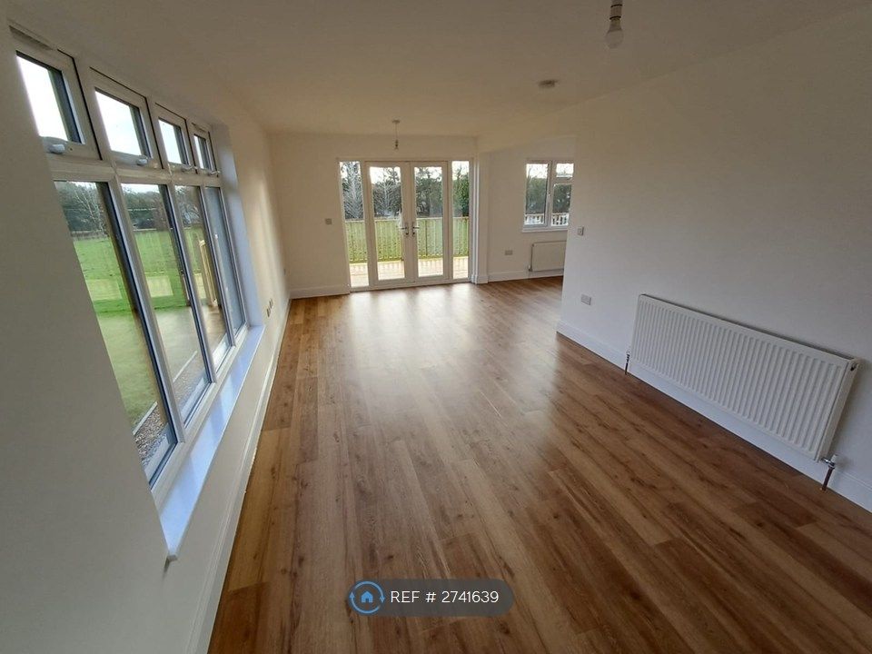 Property photo 3 of 22 Lounge