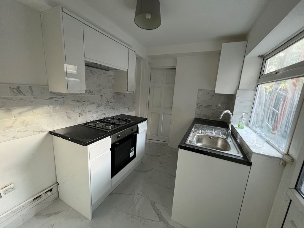 Property photo 2 of 5 Kitchen