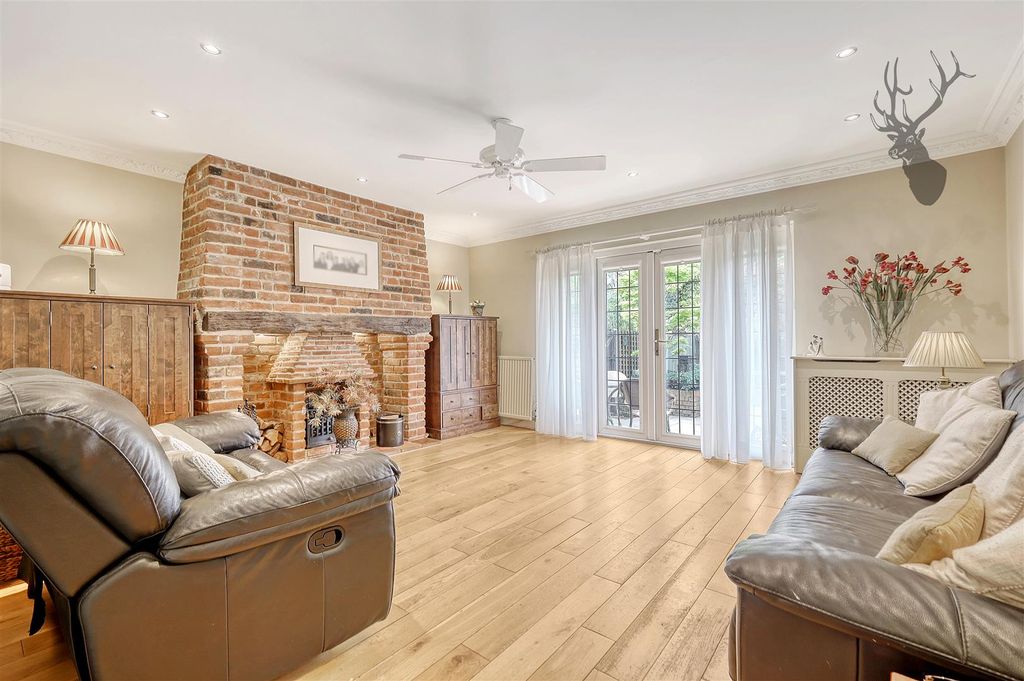 Property photo 3 of 34