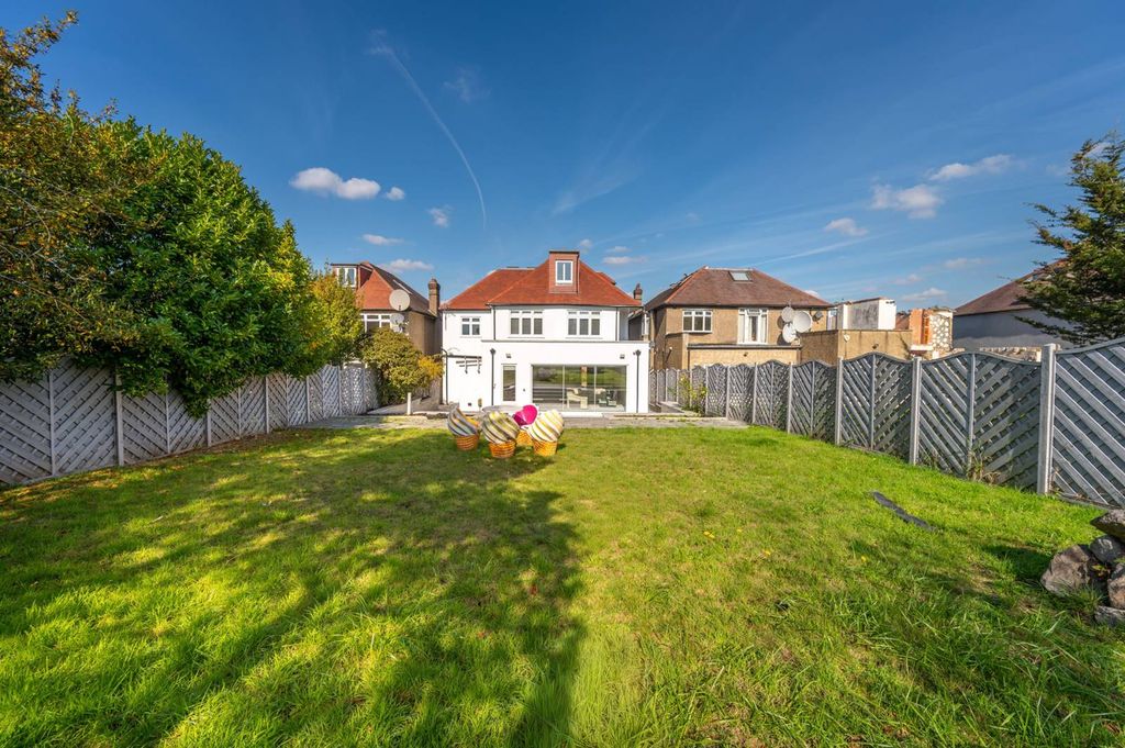 Property photo 1 of 29