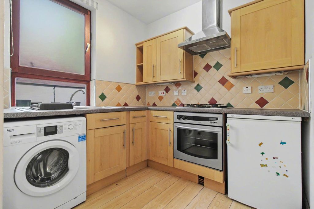 Property photo 3 of 11