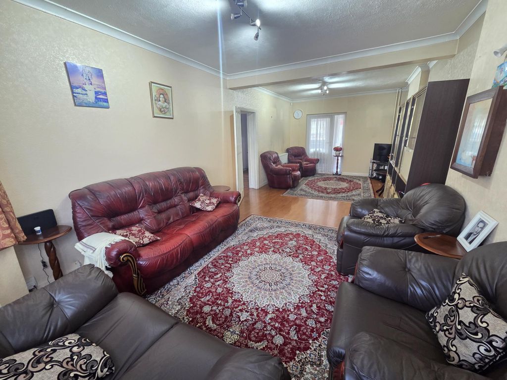 Property photo 3 of 17 Gallery