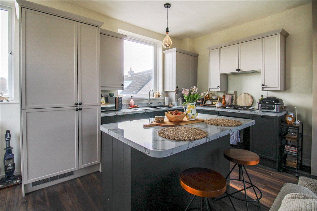 Property photo 3 of 21 Living Kitchen