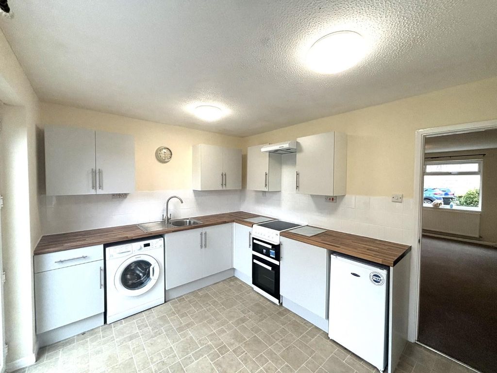 Property photo 3 of 11 Kitchen (3).Jpg