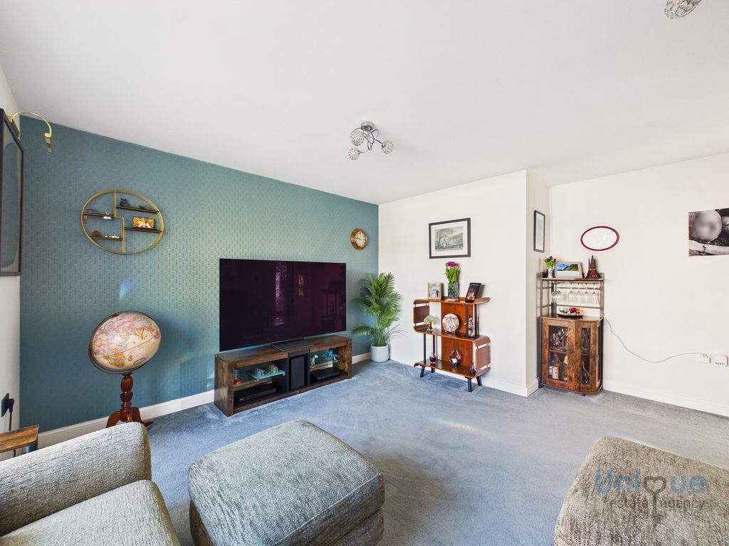 Property photo 3 of 28