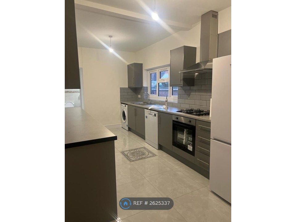 Property photo 3 of 15 Kitchen