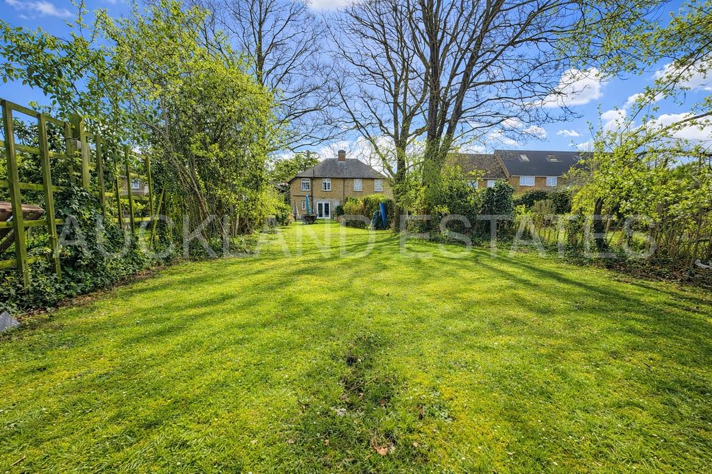 Property photo 2 of 14 Image00005