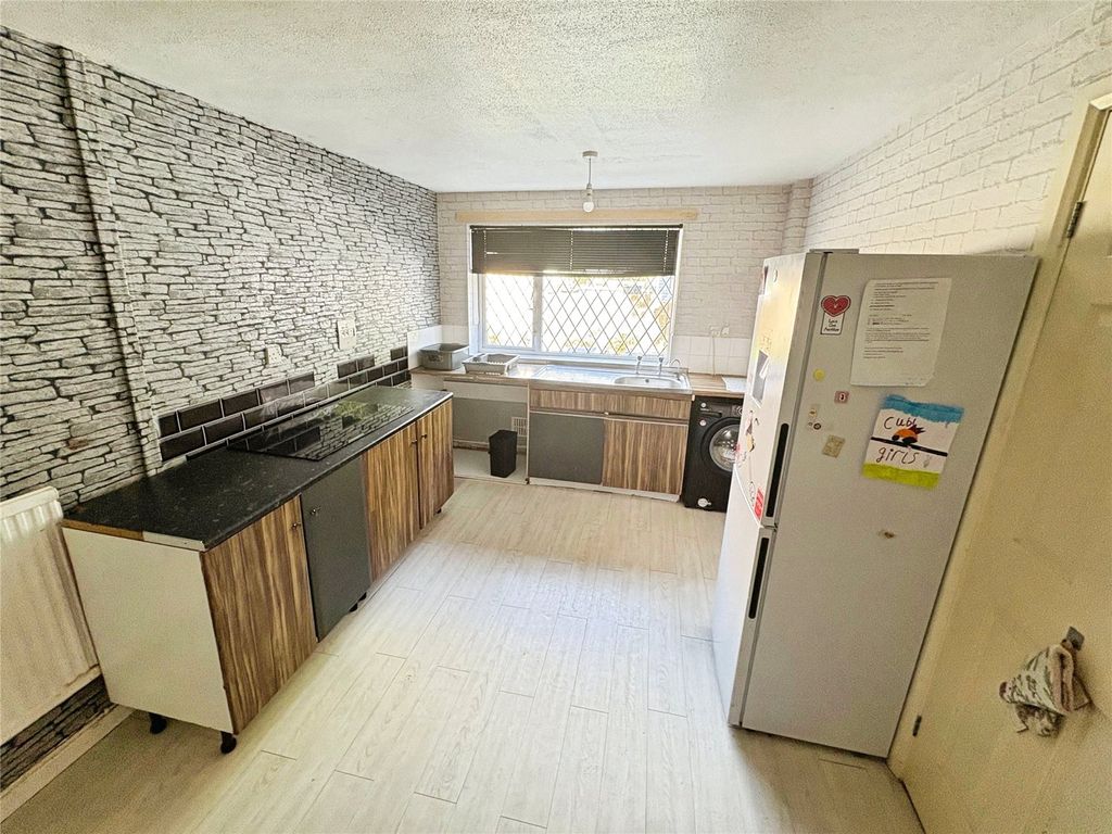 Property photo 2 of 10 Dining Kitchen