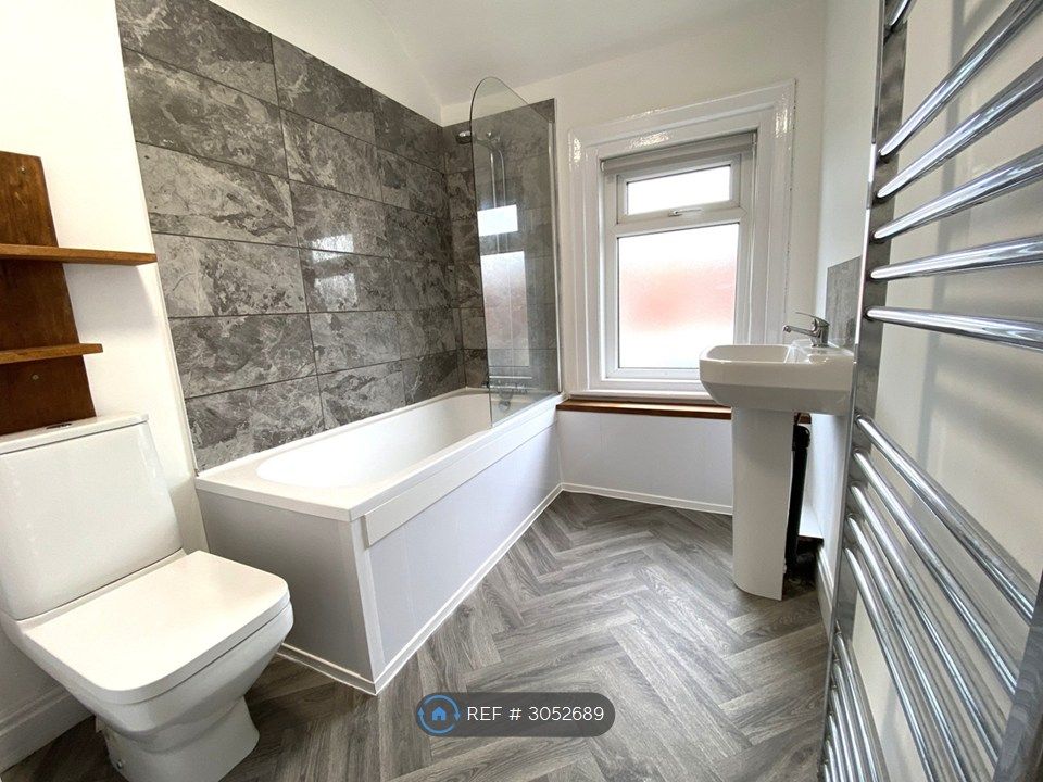 Property photo 3 of 7 Bathroom
