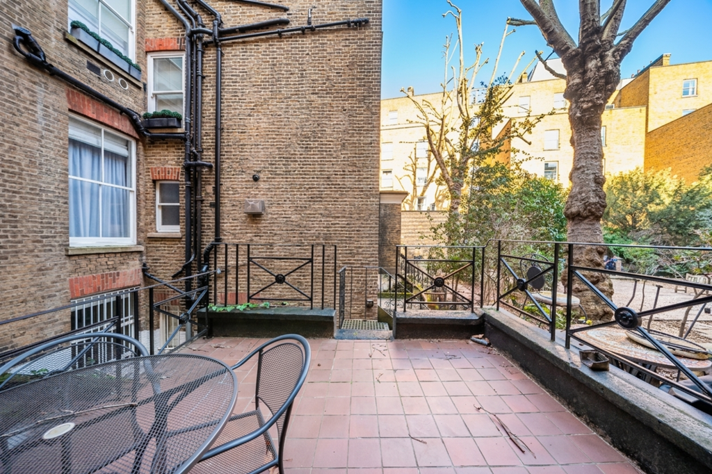 Property photo 1 of 5 Short Let - Terraced Studio For Rent