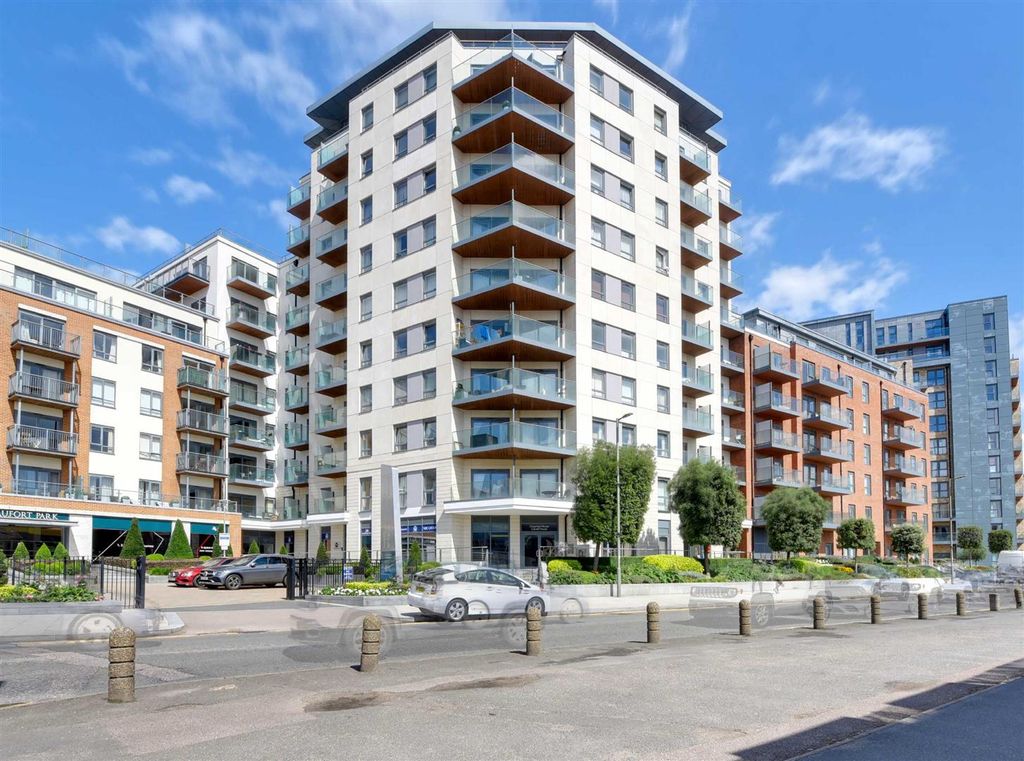 Property photo 1 of 8