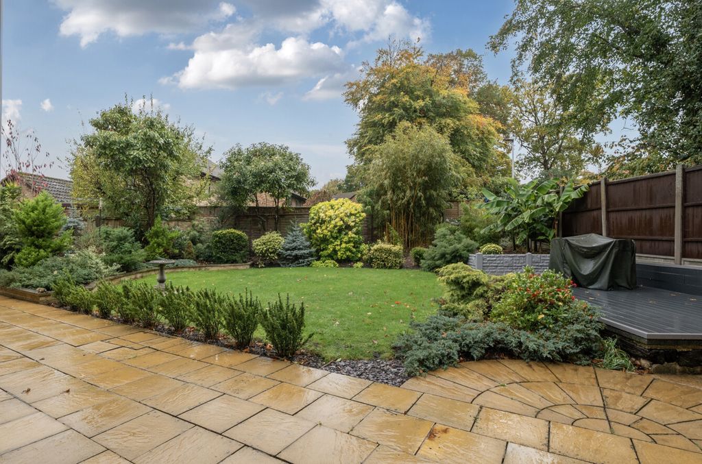 Property photo 2 of 25 Garden