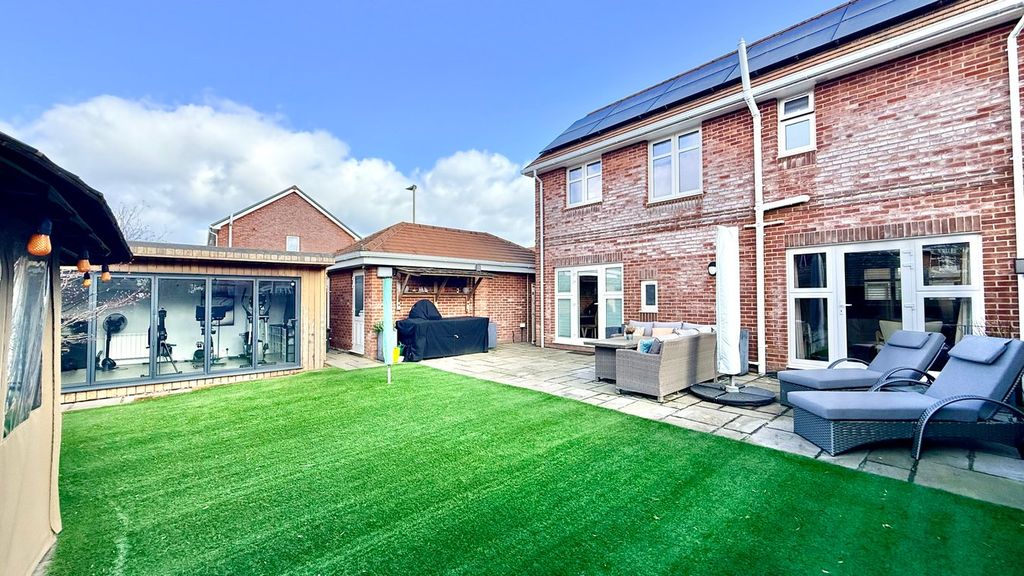 Property photo 3 of 19