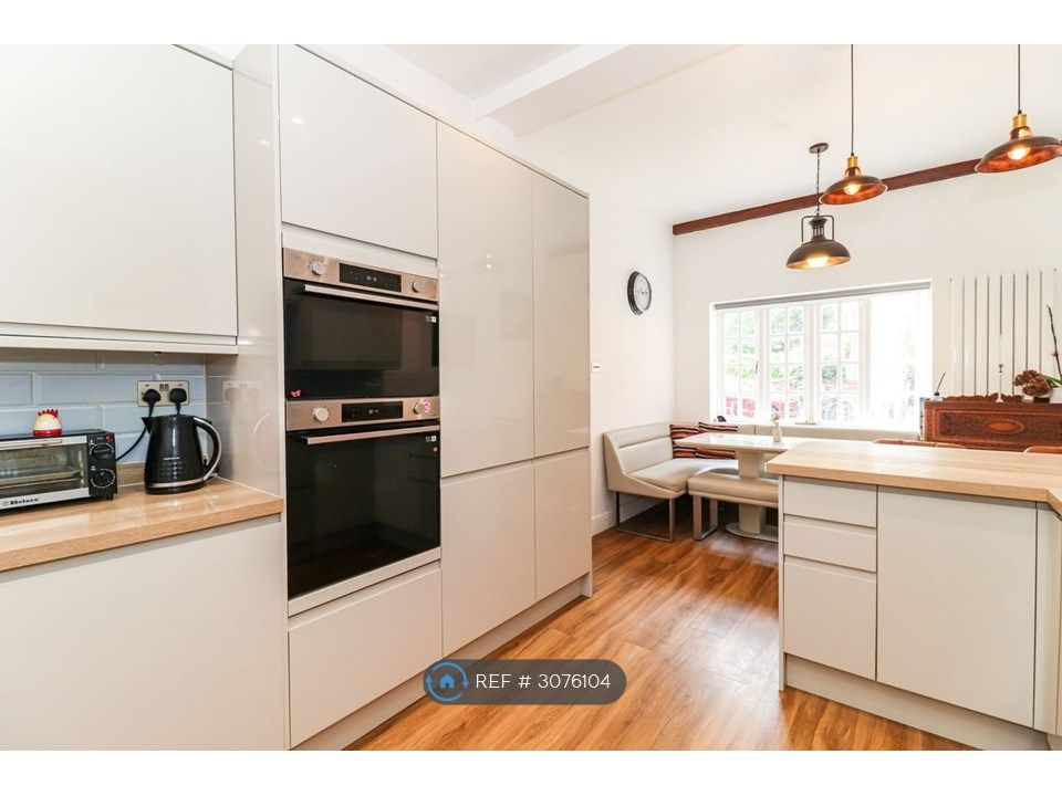Property photo 3 of 26 Kitchen