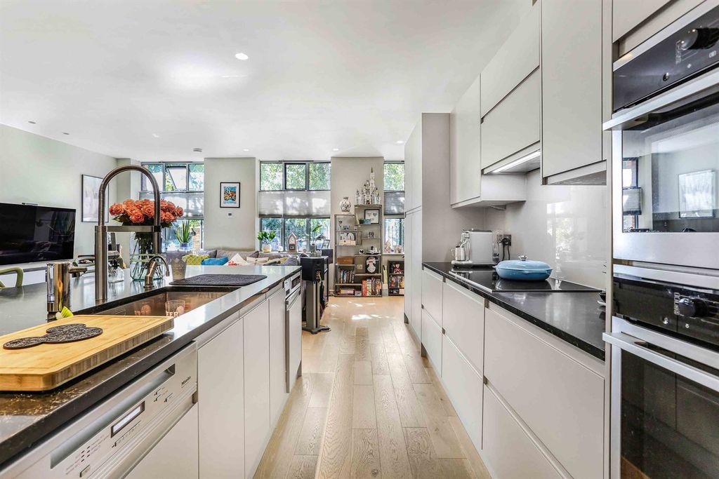 Property photo 1 of 16 Kitchen/Reception (Main)