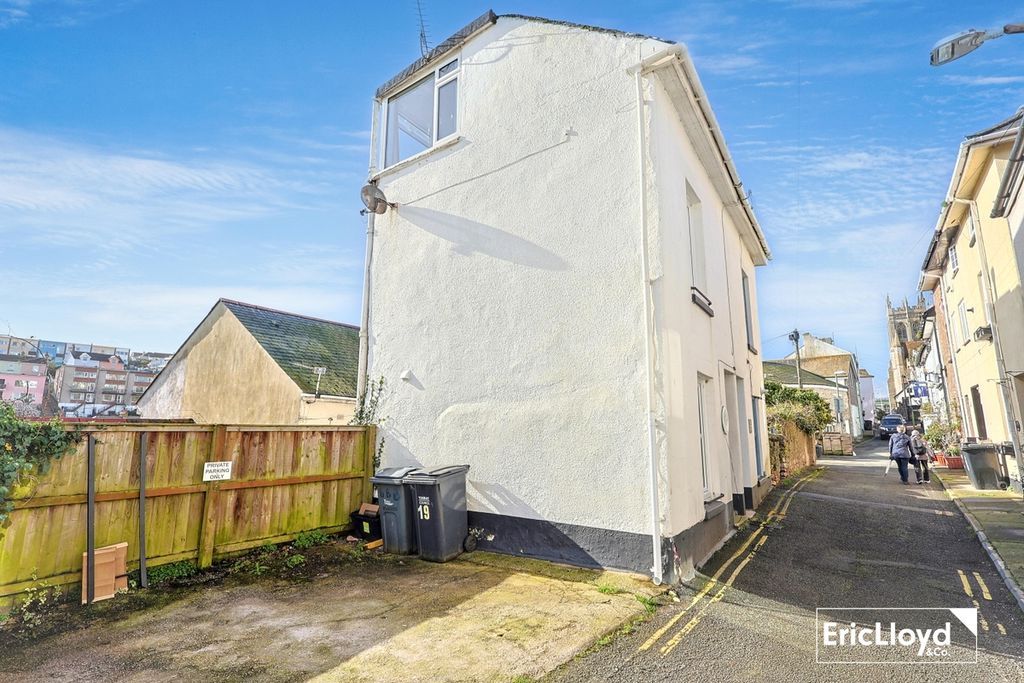 Property photo 1 of 11 Photo 11