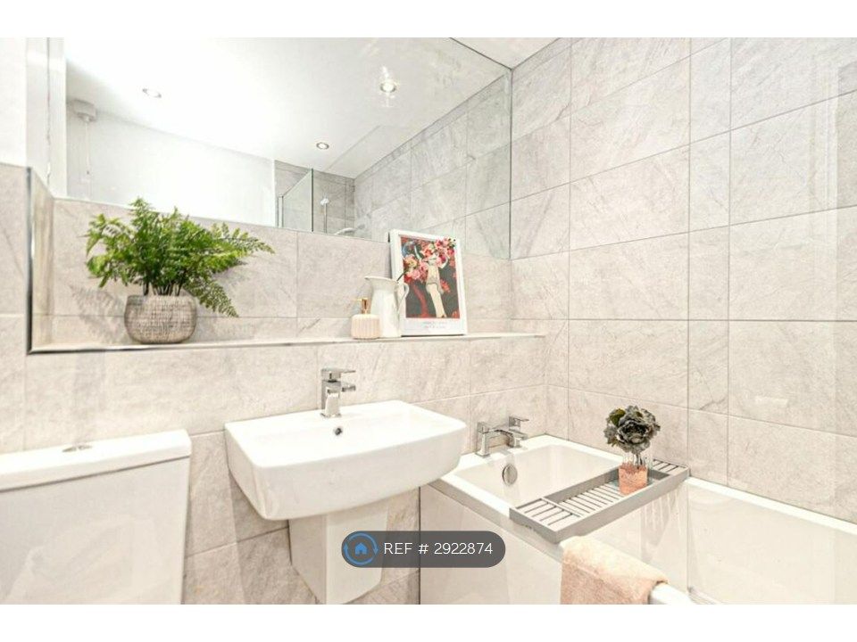 Property photo 3 of 11 Bathroom