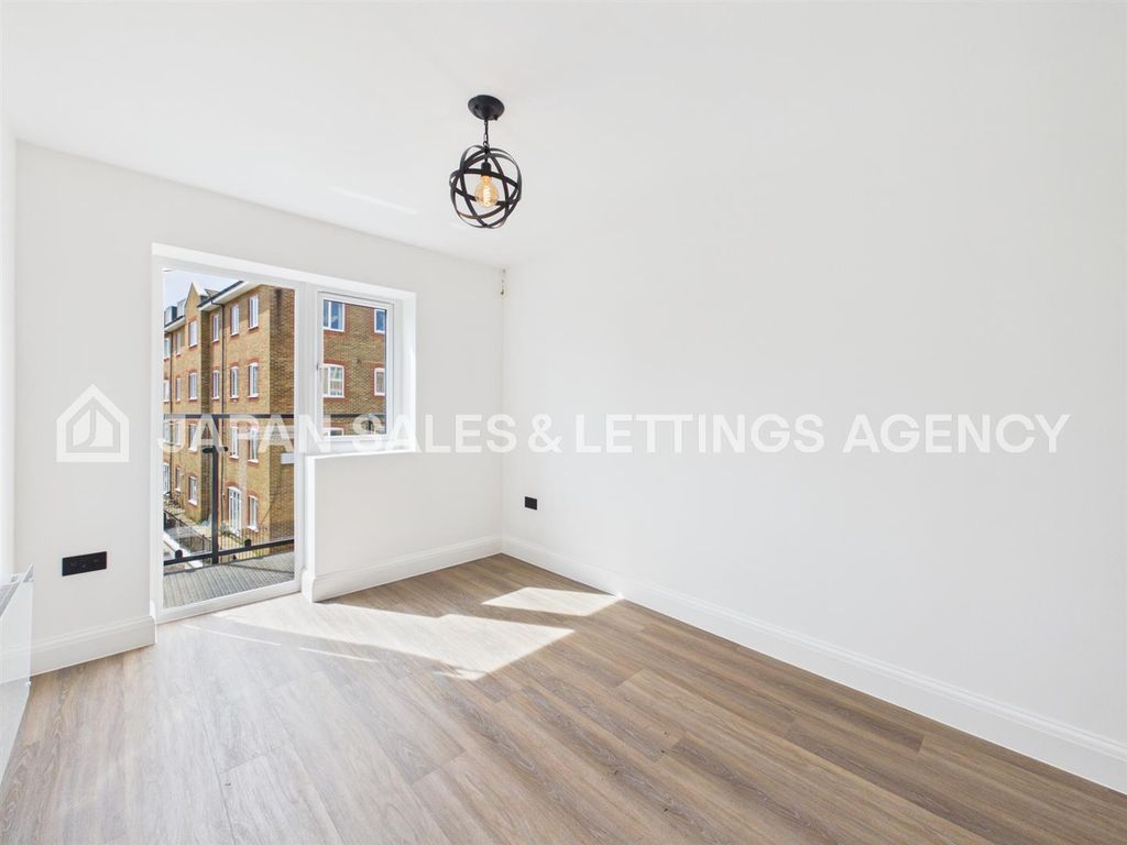 Property photo 3 of 4 Cam04401G0-Pr0127-Still004.Jpg
