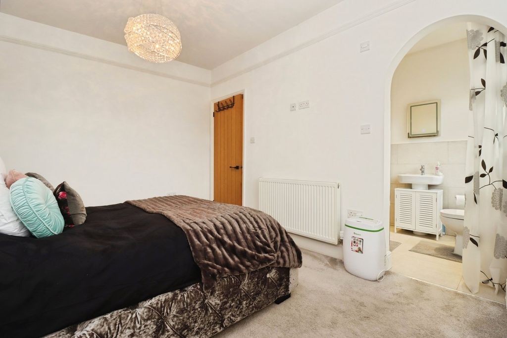 Additional image 12 of 4 bed semi-detached house for saleKingsley Avenue, Kettering NN16