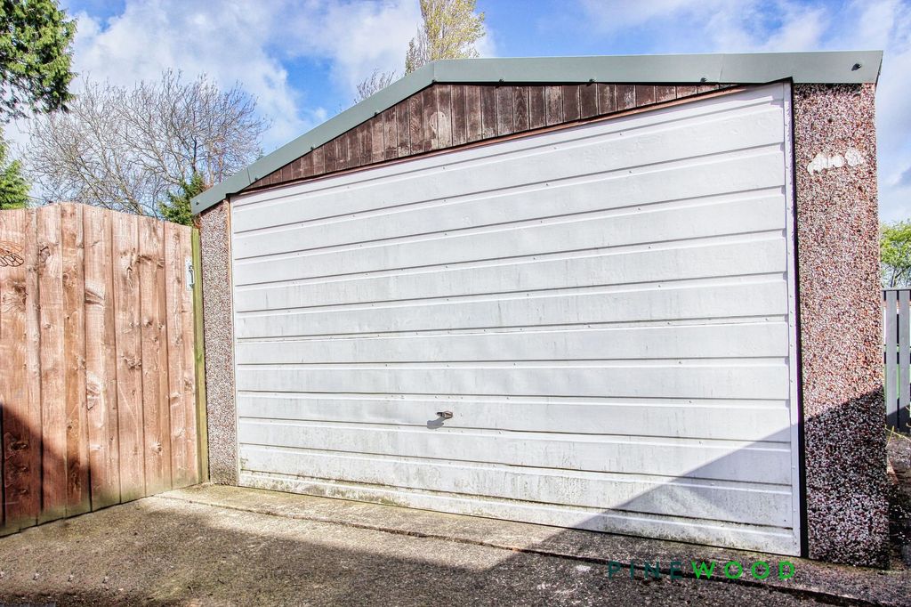 Property photo 2 of 34 Large Garage