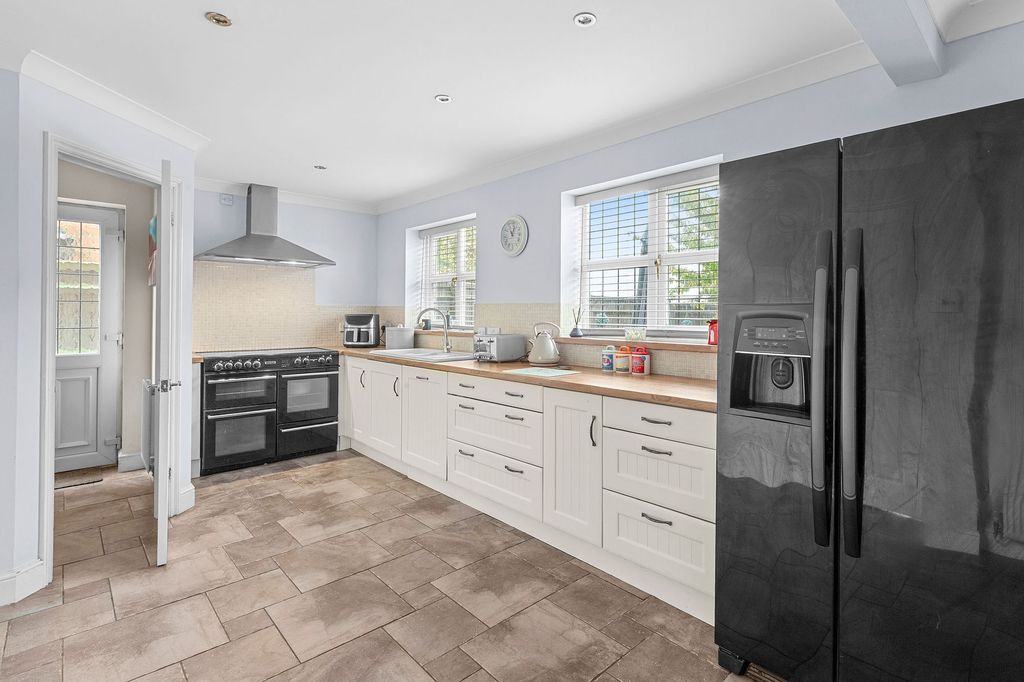 Property photo 3 of 15 Kitchen