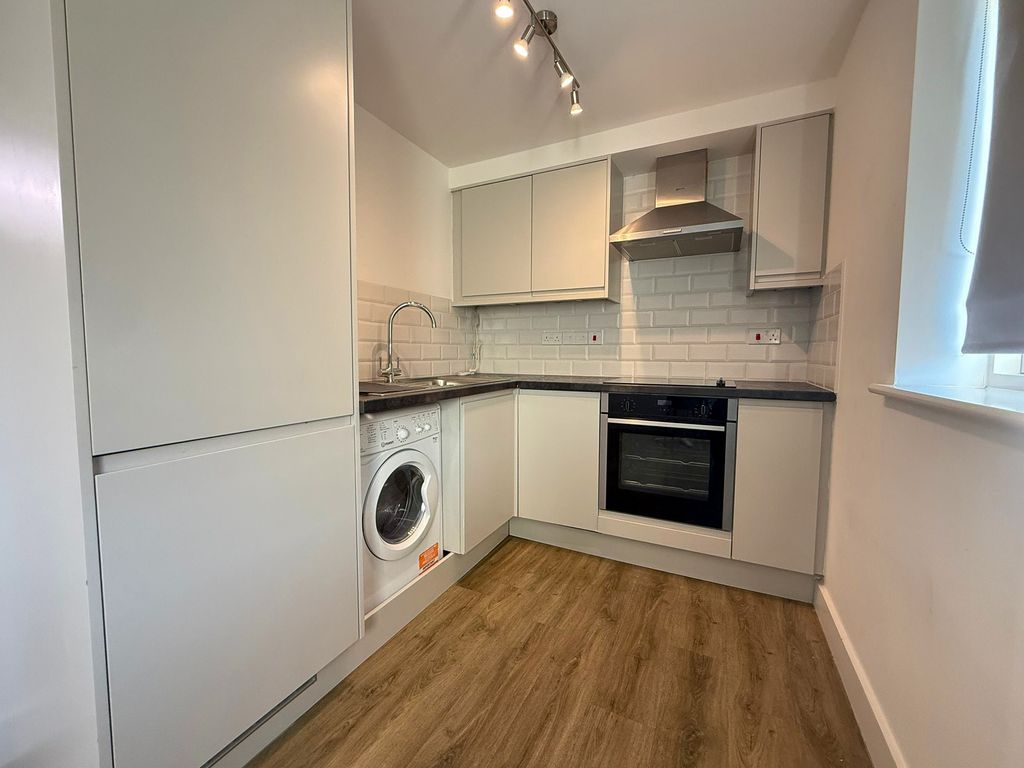 Property photo 2 of 9 Kitchen