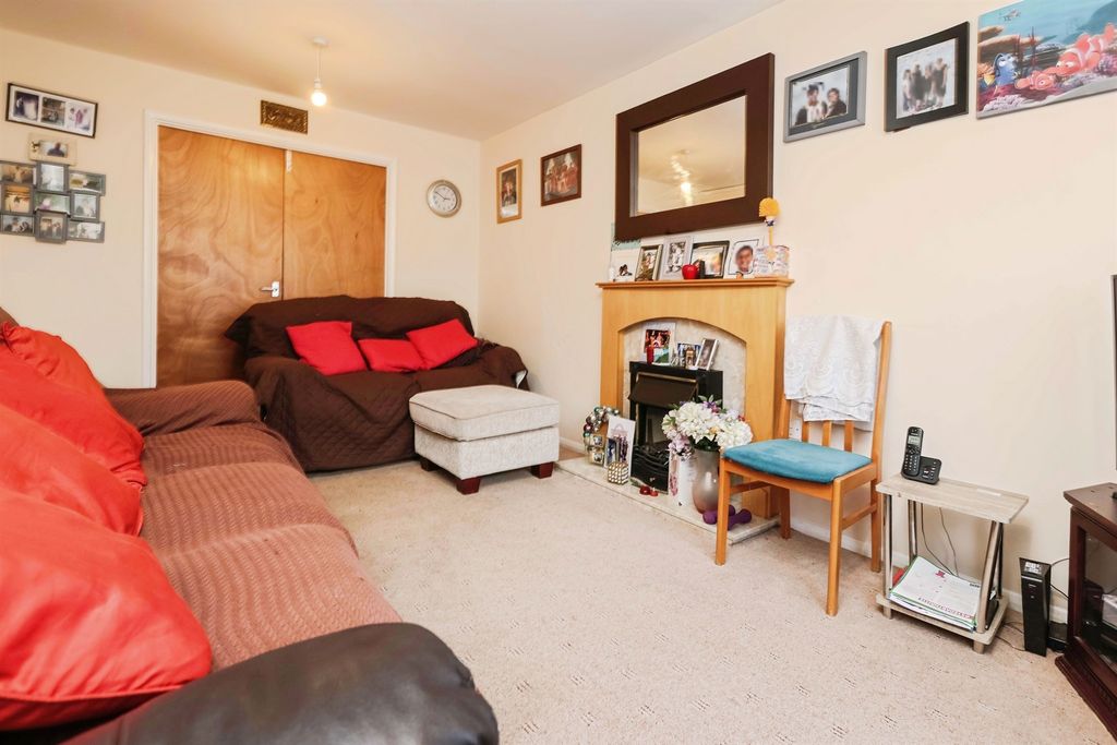 Property photo 3 of 17