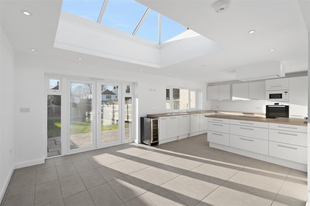 Property photo 2 of 15 4807492