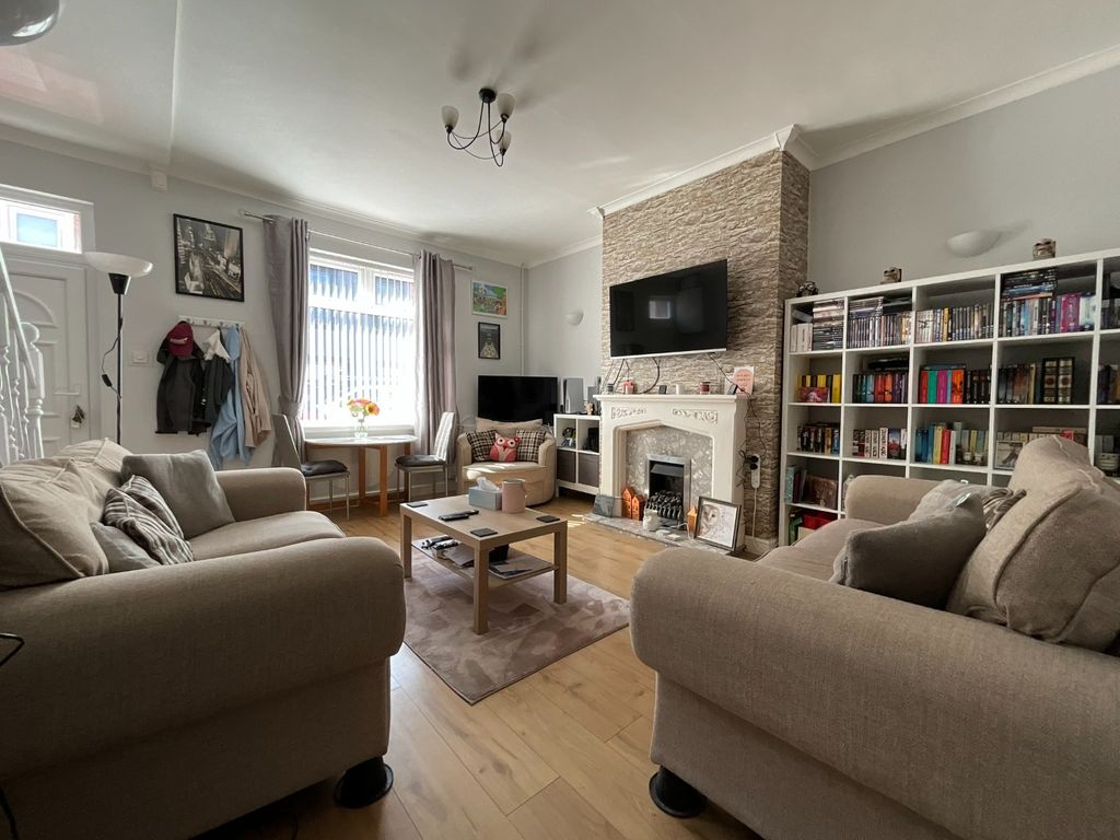 Property photo 1 of 17 4417140