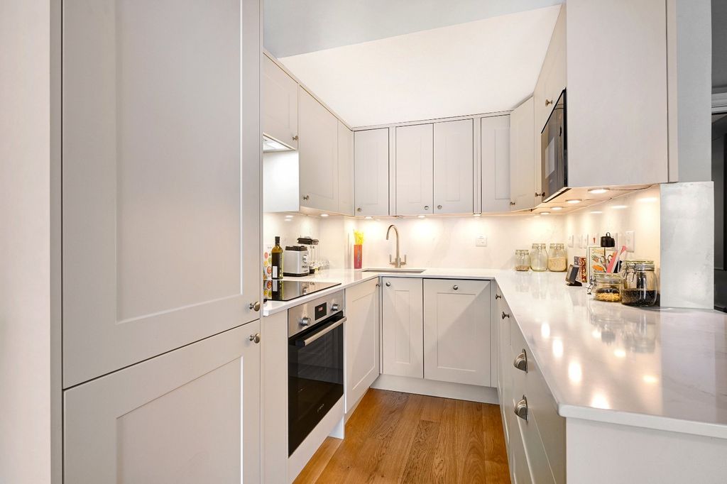 Property photo 2 of 10 Kitchen