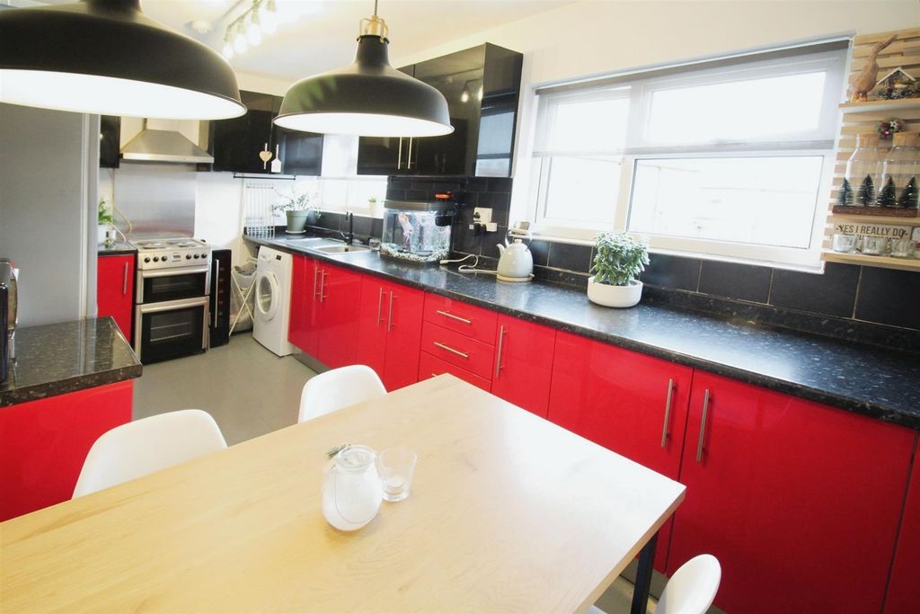 Property photo 3 of 12 Kitchen/Diner