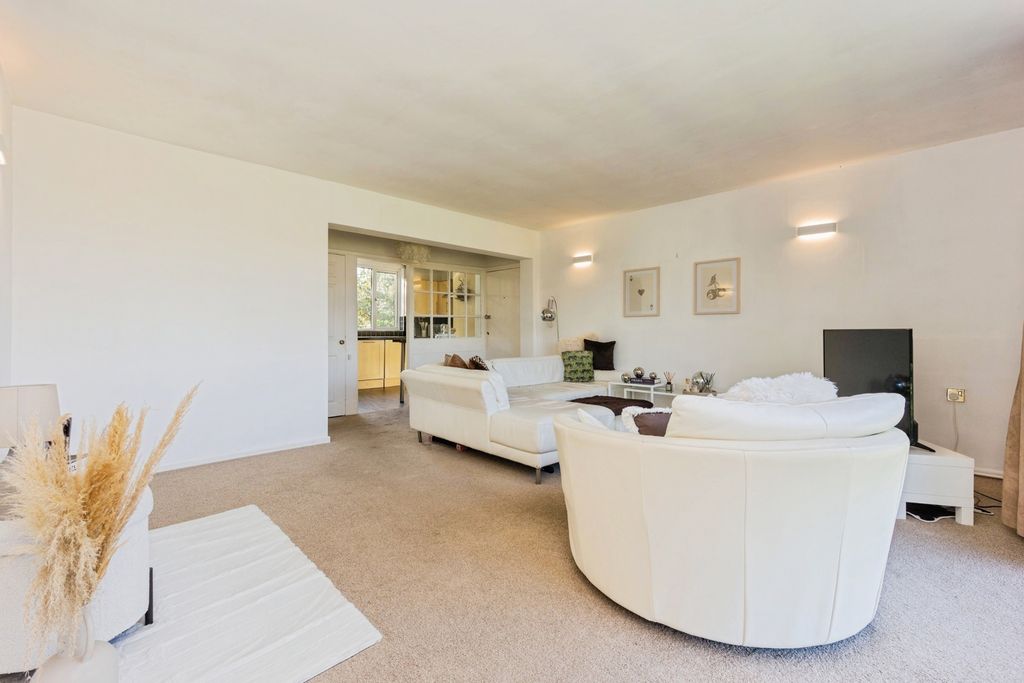 Property photo 3 of 23 Pbox-Img.Jpg