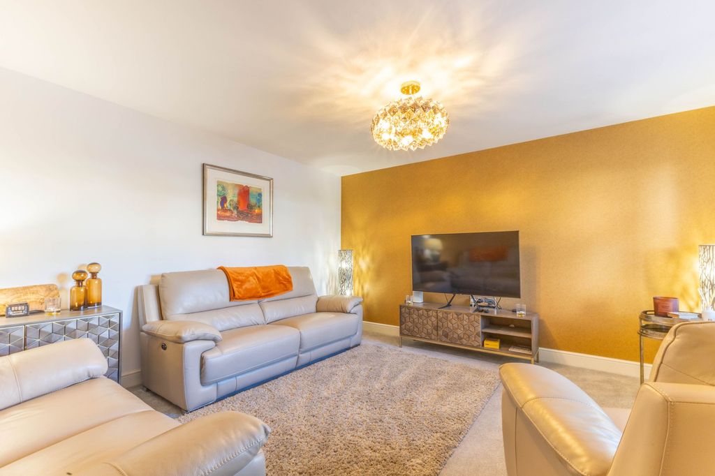 Property photo 3 of 34