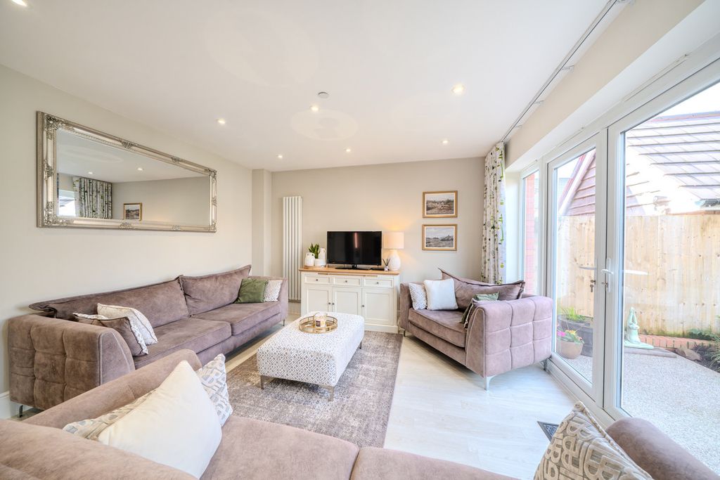 Property photo 3 of 37