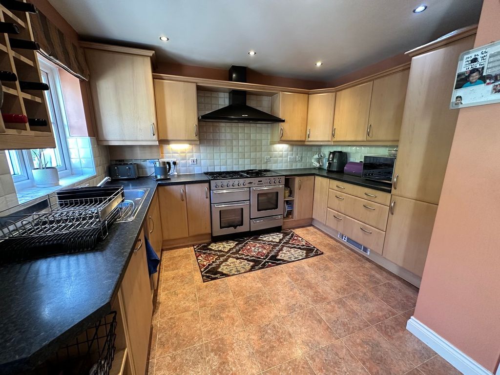 Property photo 3 of 24