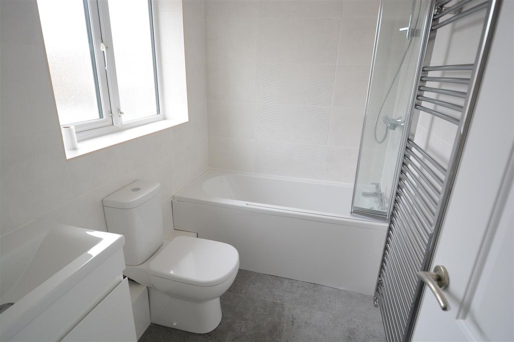 Property photo 2 of 9 Bathroom.Jpg