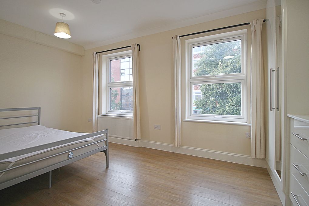 Property photo 2 of 5 Bedroom