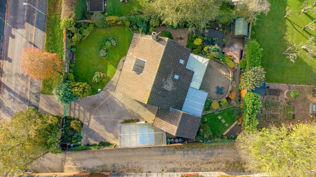 Property photo 2 of 33