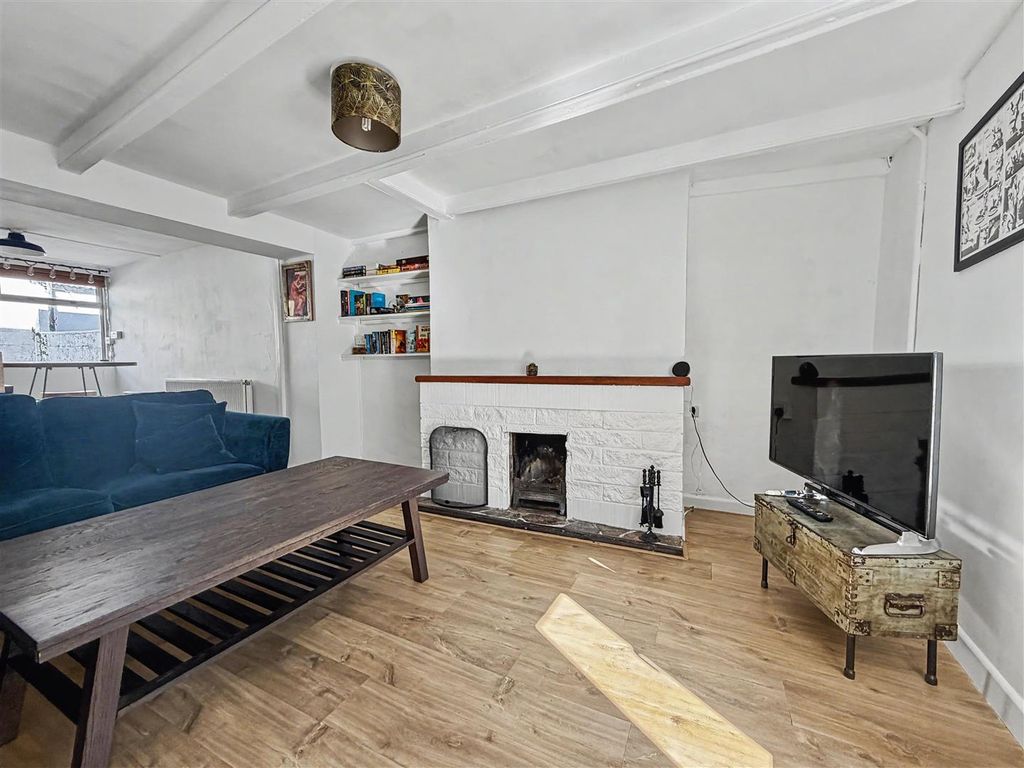 Property photo 2 of 11