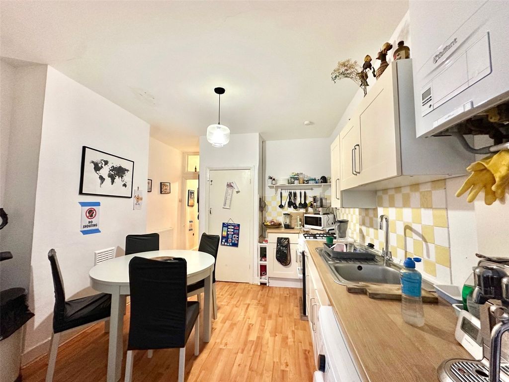 Property photo 2 of 11 Picture No. 14