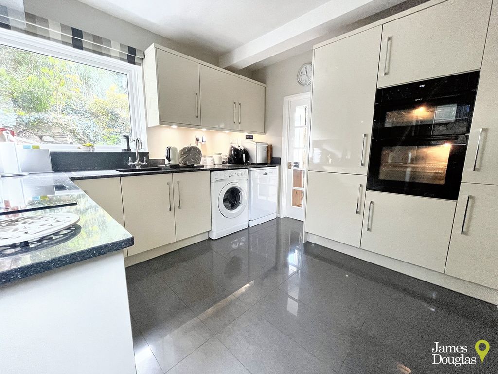 Property photo 2 of 20 Kit1 (1)