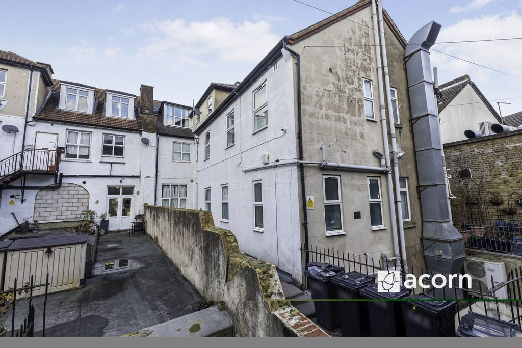 Property photo 1 of 11 Flat_E_6_Manor_Me...